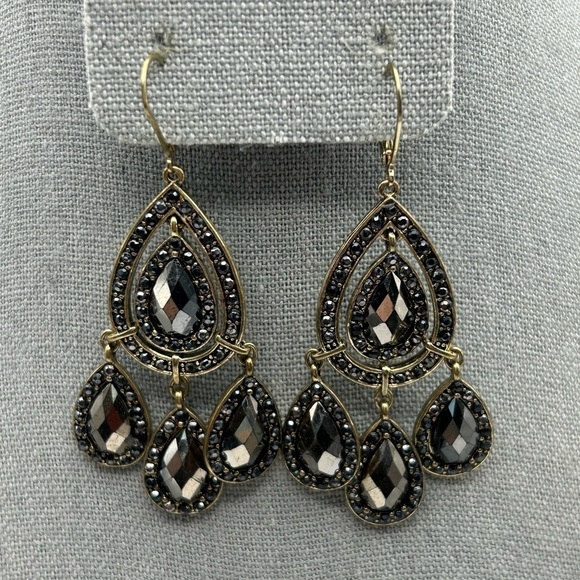 Vintage Avon Gray Rhinestone Chandelier Teardrop Dangle Leverback Earrings - Picture 3 of 11